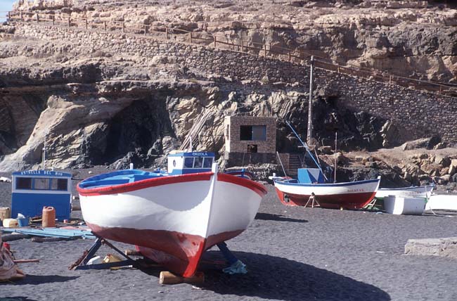 Fischerboote am Strand von Ajuy - Fuerteventura